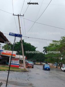 POSTE EN RIESGO DE CAER EN XOCLÁN ALERTA A VECINOS